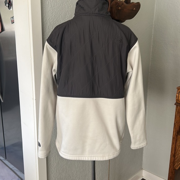 The North Face ivory/grey pullover woman’s size small - Picture 3 of 6